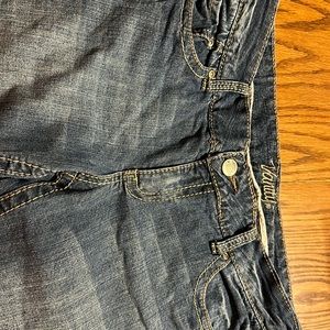 Vanity size 29 X 35 boot cut jeans like new.